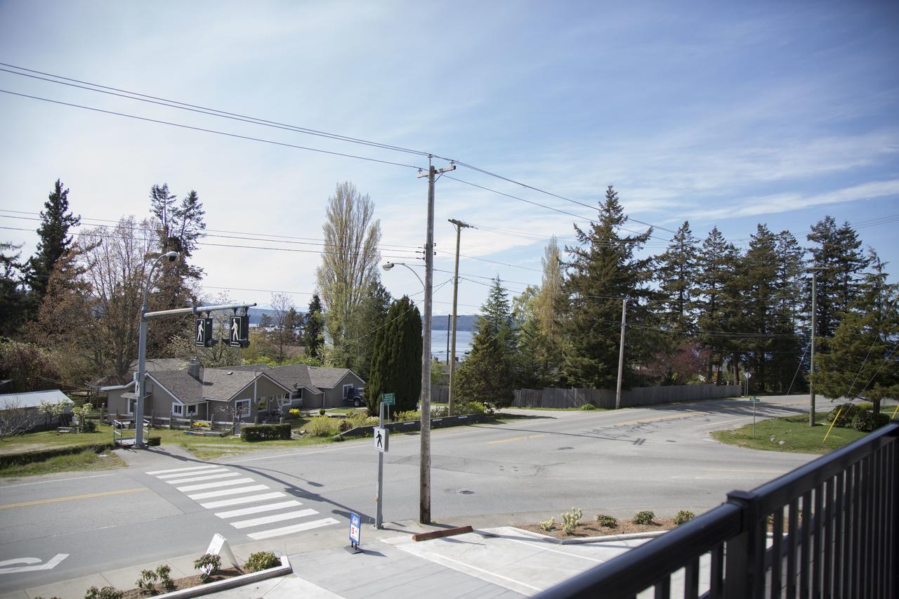 Pacific Point Market And Suites Powell River Exteriör bild