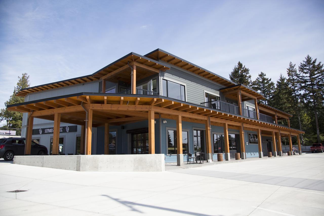 Pacific Point Market And Suites Powell River Exteriör bild