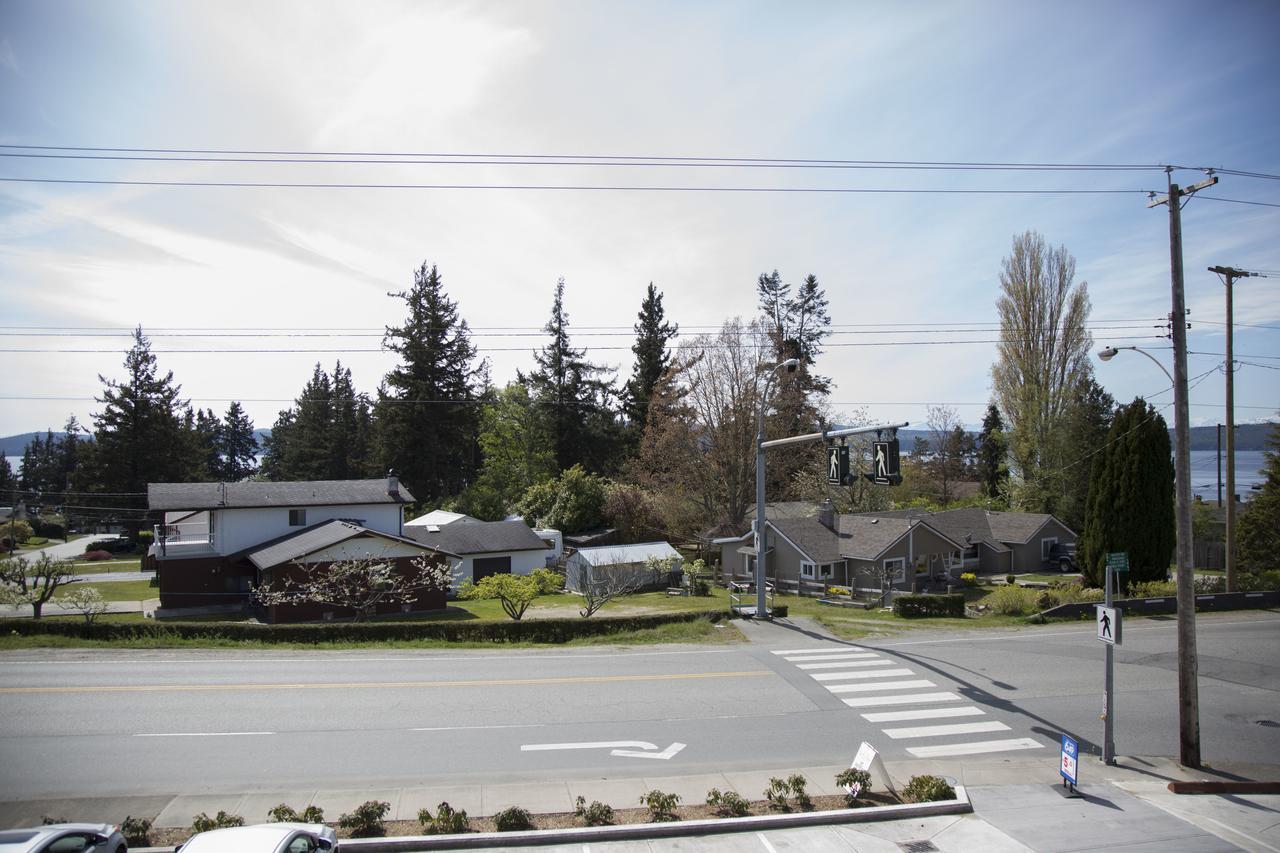 Pacific Point Market And Suites Powell River Exteriör bild