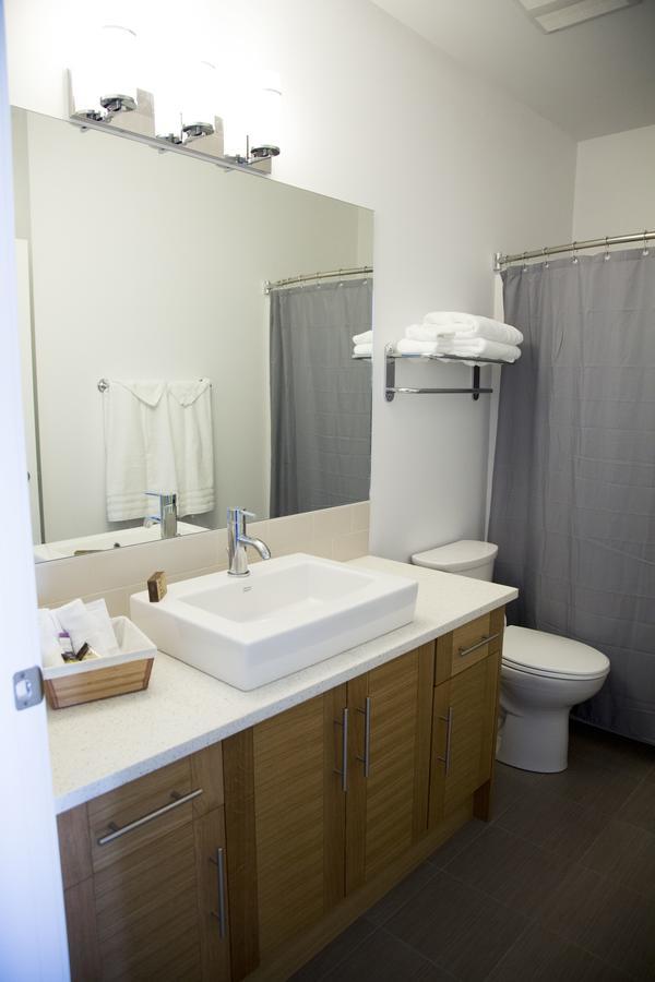 Pacific Point Market And Suites Powell River Exteriör bild