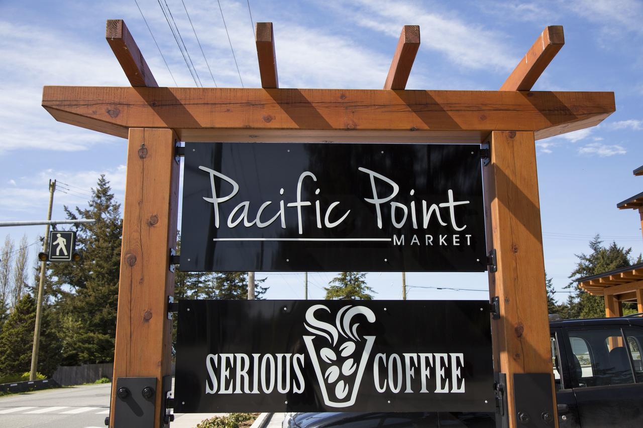 Pacific Point Market And Suites Powell River Exteriör bild
