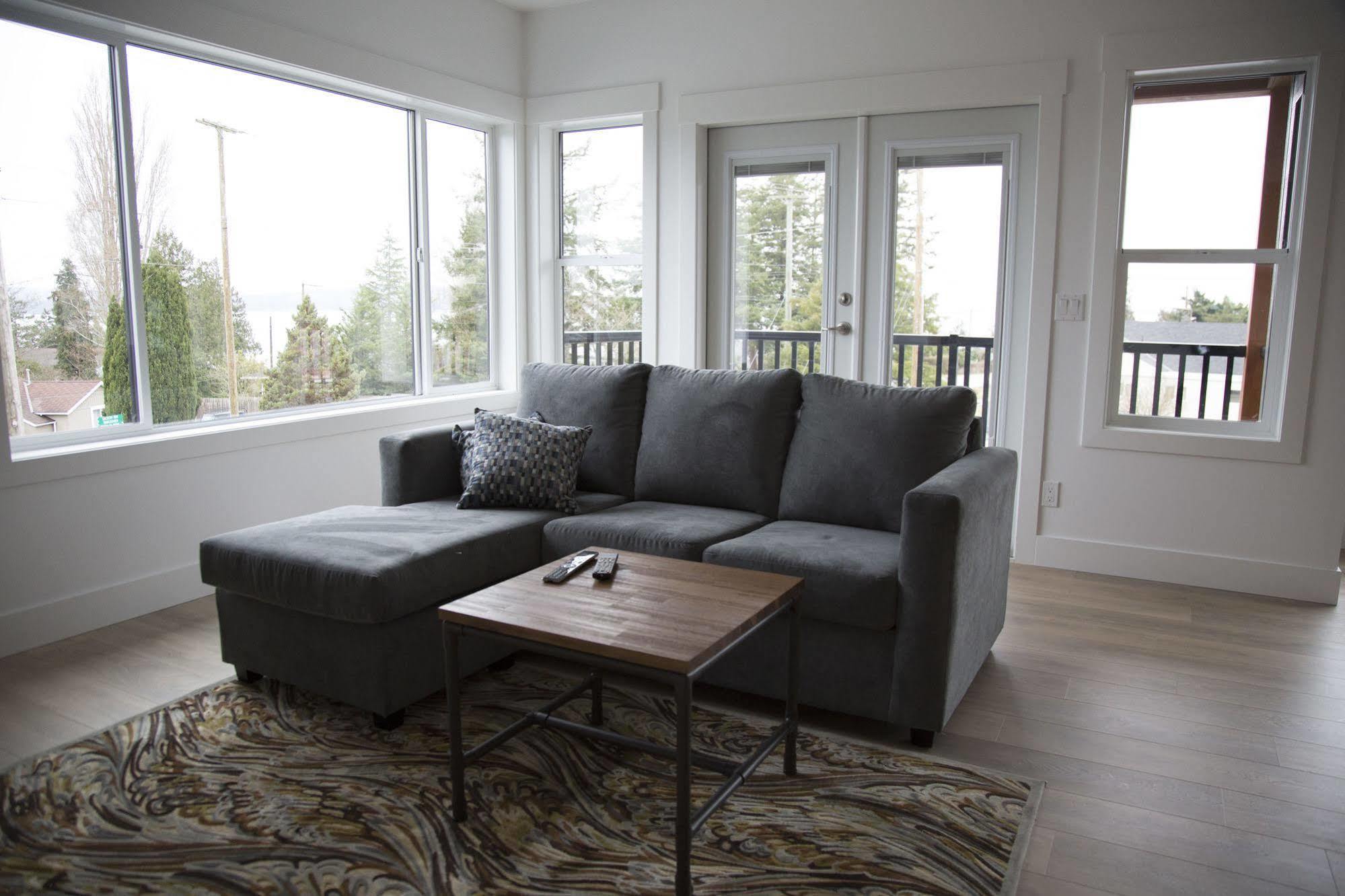 Pacific Point Market And Suites Powell River Exteriör bild
